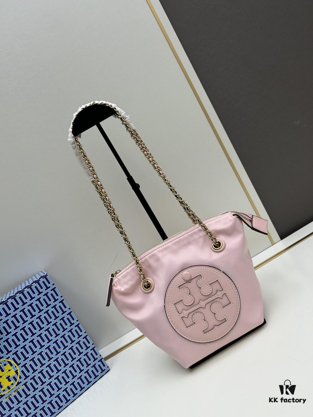Tory Burch Ella Mini Crossbody Bag – Lightweight Nylon Series, New Arrival with Attention to Detail