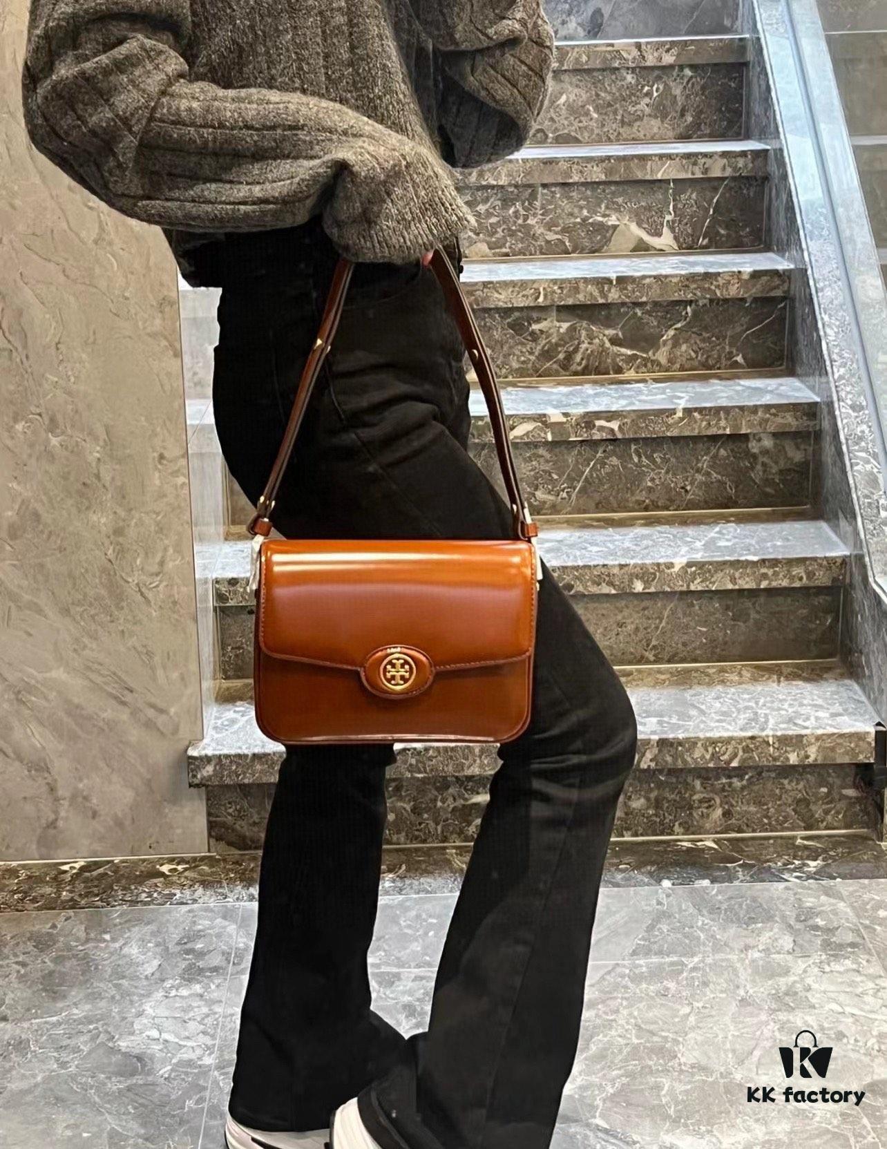 New Arrival TORY BURCH Robinson Series Dual-Use Shoulder Bag – Spazzolato Shiny Patent Leather Messenger Bag