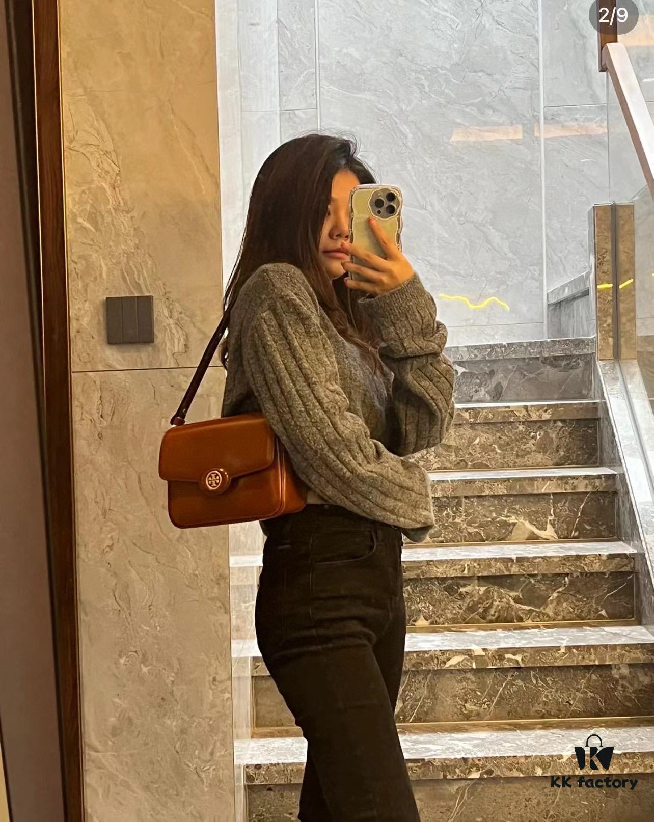 New Arrival TORY BURCH Robinson Series Dual-Use Shoulder Bag – Spazzolato Shiny Patent Leather Messenger Bag