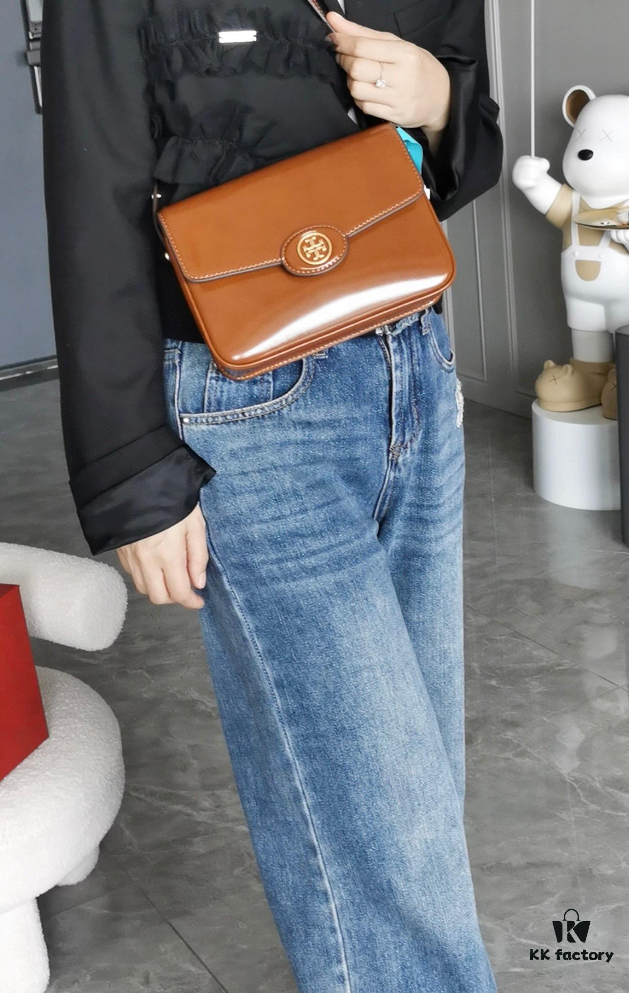 New Arrival TORY BURCH Robinson Series Dual-Use Shoulder Bag – Spazzolato Shiny Patent Leather Messenger Bag