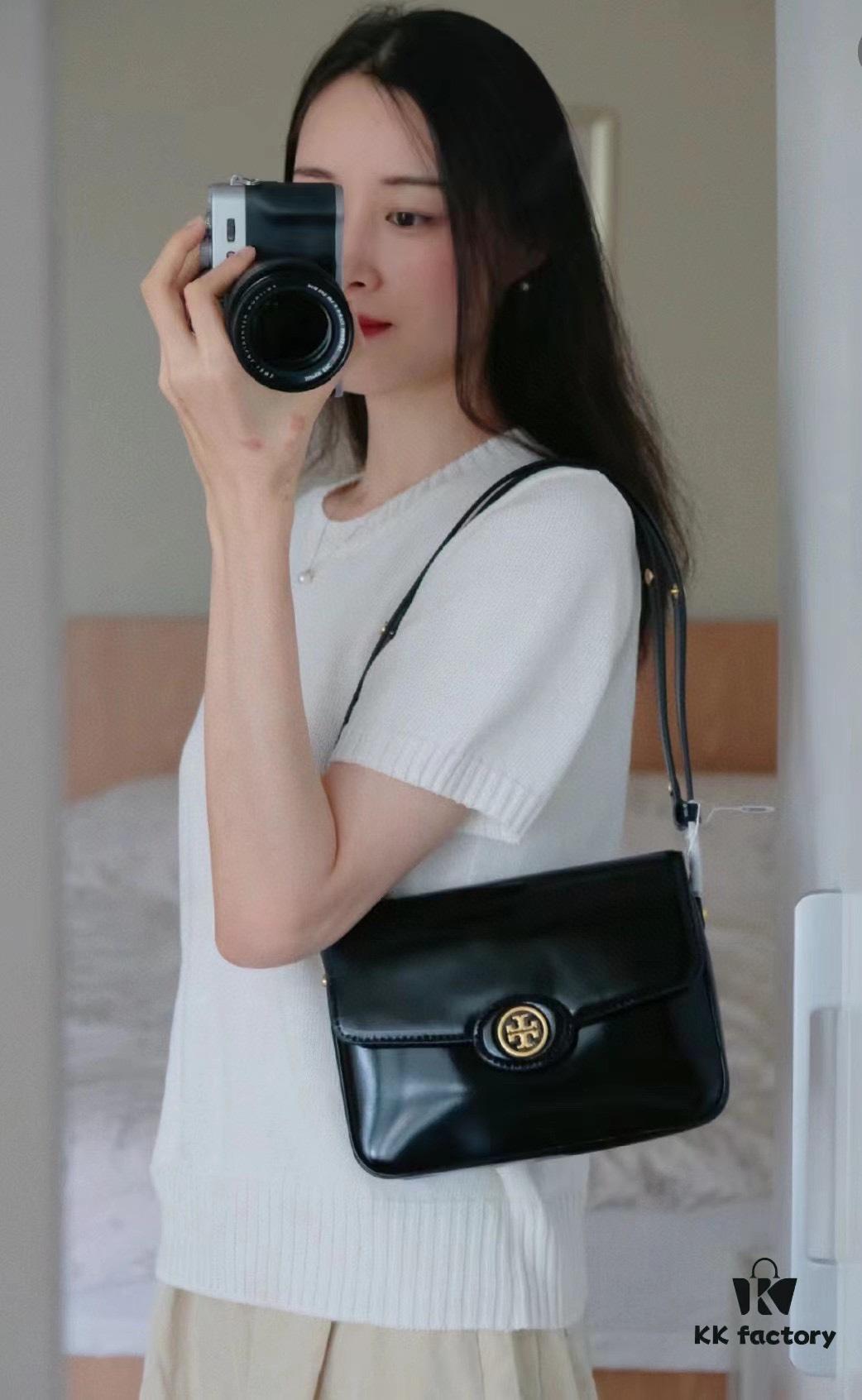 New Arrival TORY BURCH Robinson Series Dual-Use Shoulder Bag – Spazzolato Shiny Patent Leather Messenger Bag