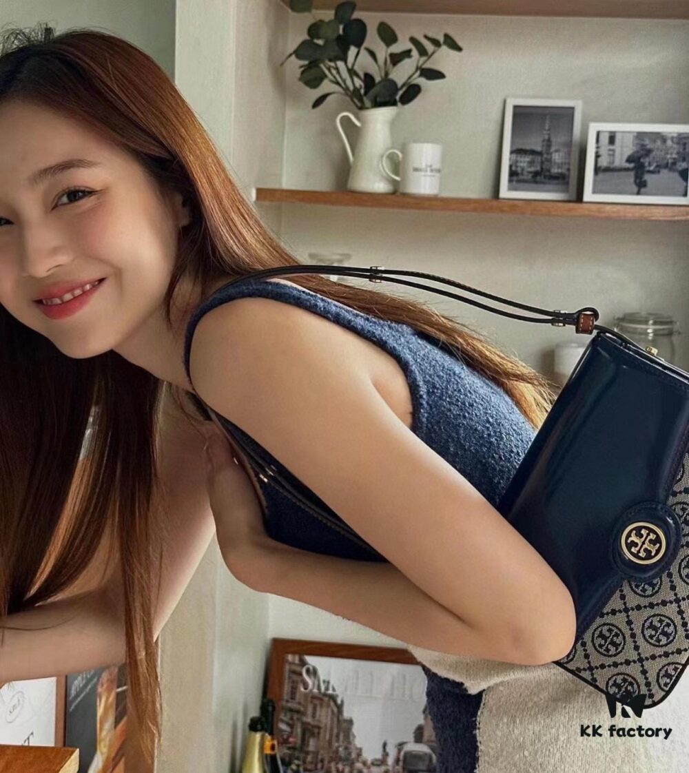 New Arrival Tory Burch Robinson Series Dual-Use Shoulder Bag – Spazzolato Shiny Patent Leather Messenger Bag with Refined Edging