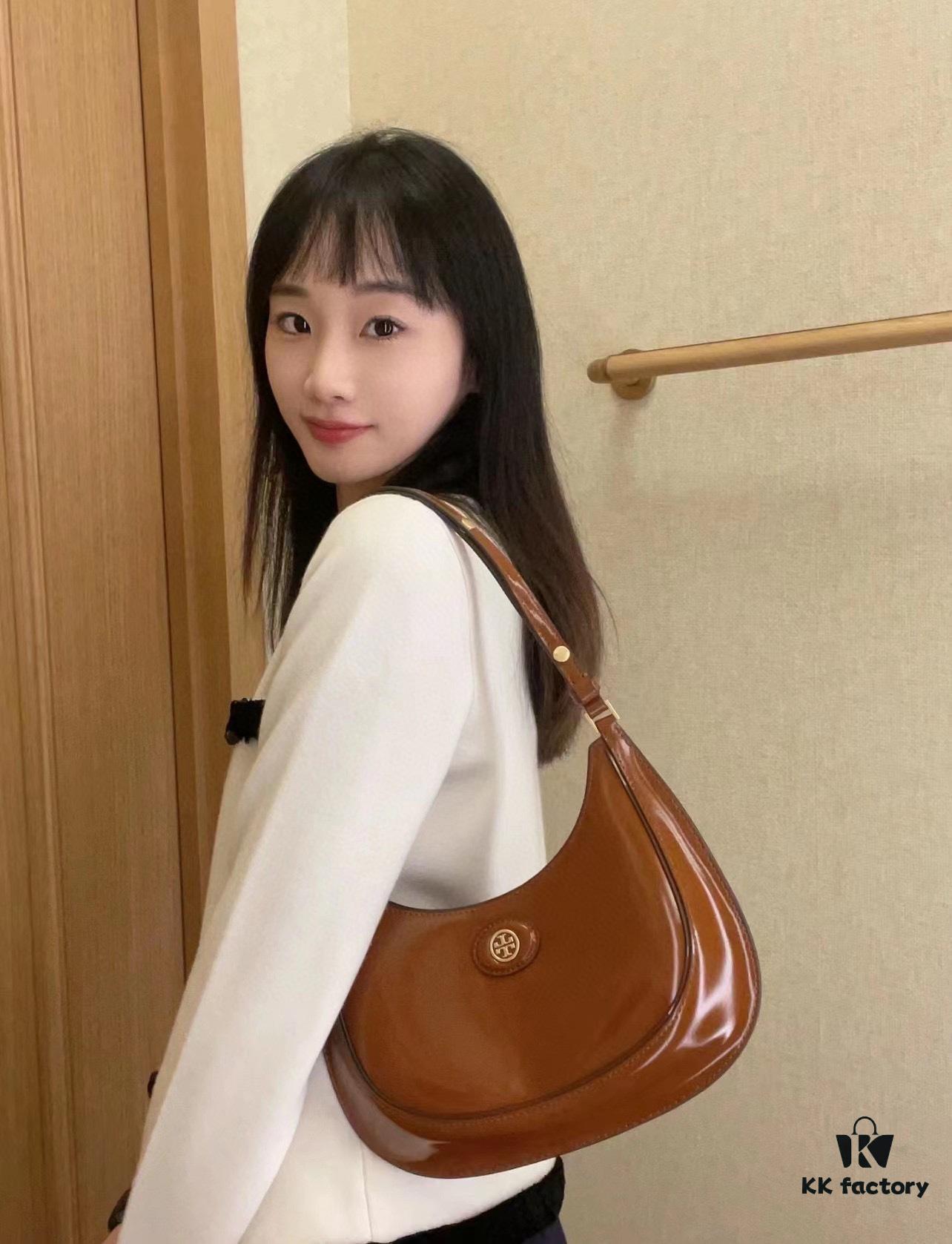 Original Quality [Full Leather Series, New Arrival with Attention to Details] TORY BURCH Robinson New Crescent Underarm Bag Made from Premium Leather