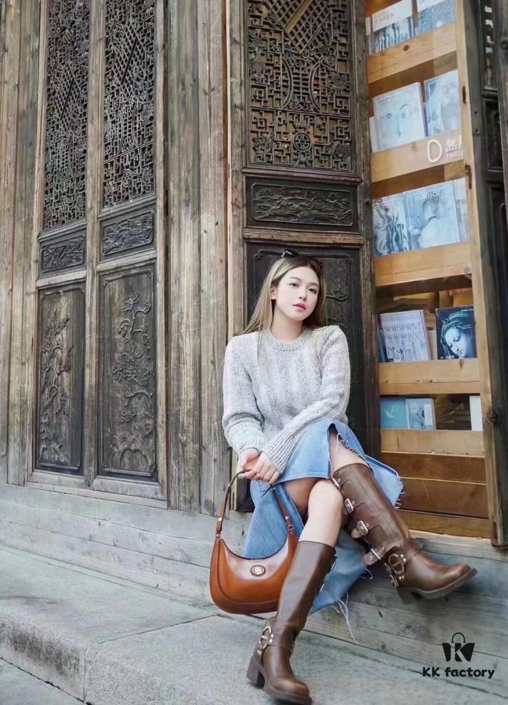 Original Quality [Full Leather Series, New Arrival with Attention to Details] TORY BURCH Robinson New Crescent Underarm Bag Made from Premium Leather