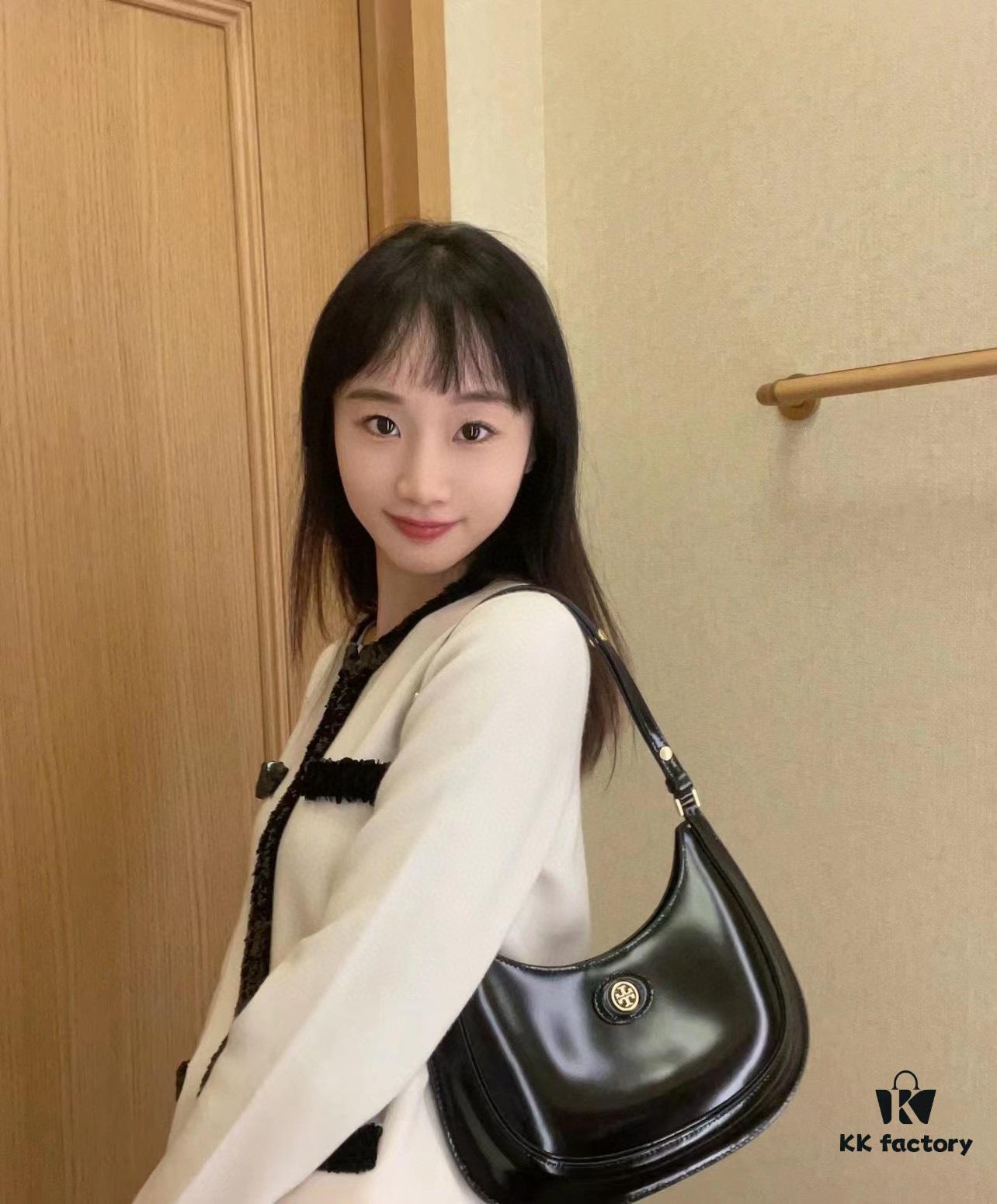 Original Quality [Full Leather Series, New Arrival with Attention to Details] TORY BURCH Robinson New Crescent Underarm Bag Made from Premium Leather