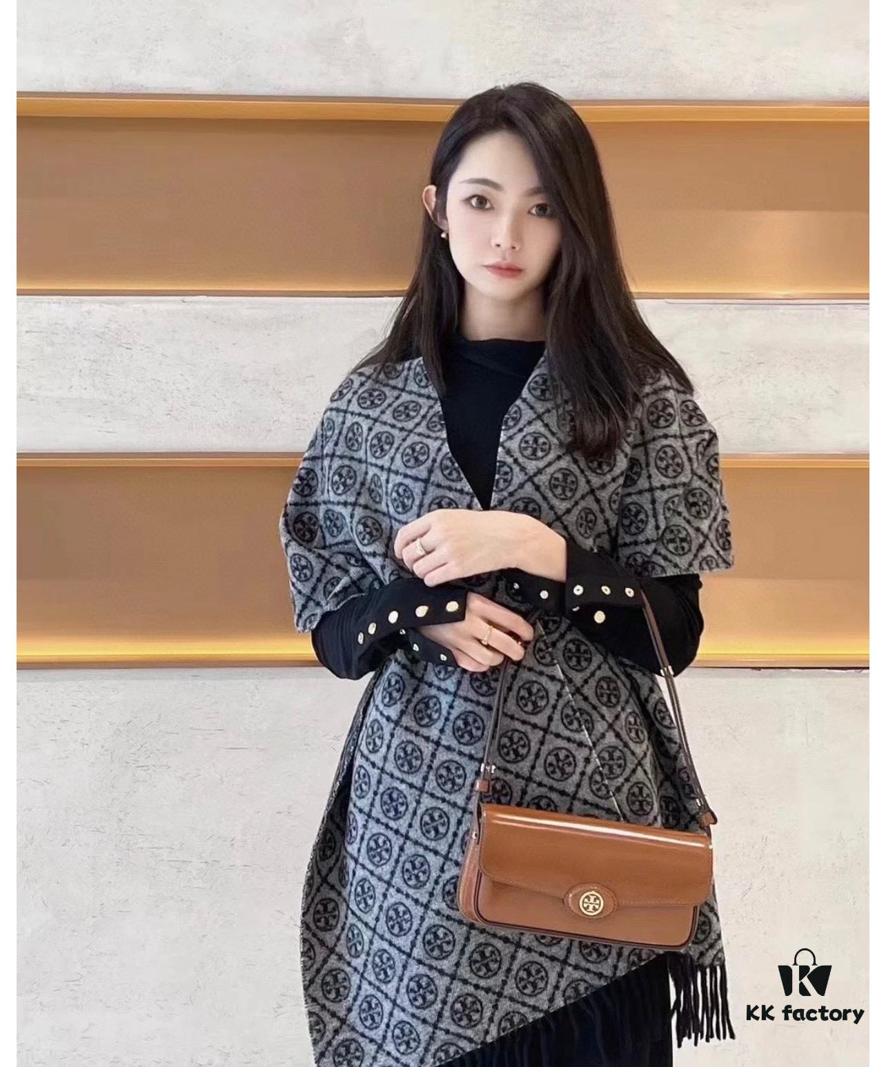 Tory Burch Robinson Rectangular Shoulder Bag, Full Leather Series, New Arrival with Attention to Detail