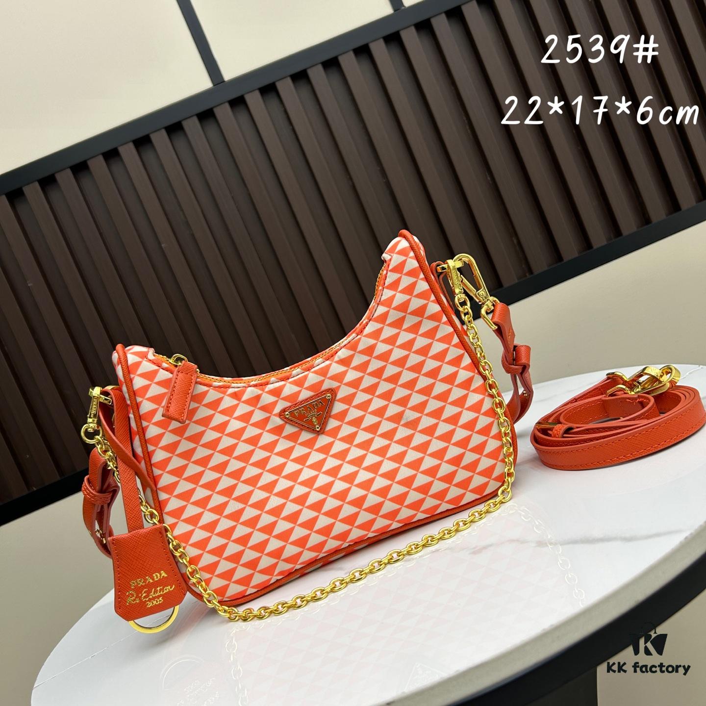 With Box, Prada Hobo Three-in-One Bag Is So Comfortable to Carry!