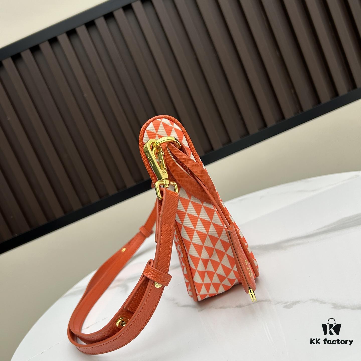 With Box, Prada Hobo Three-in-One Bag Is So Comfortable to Carry!