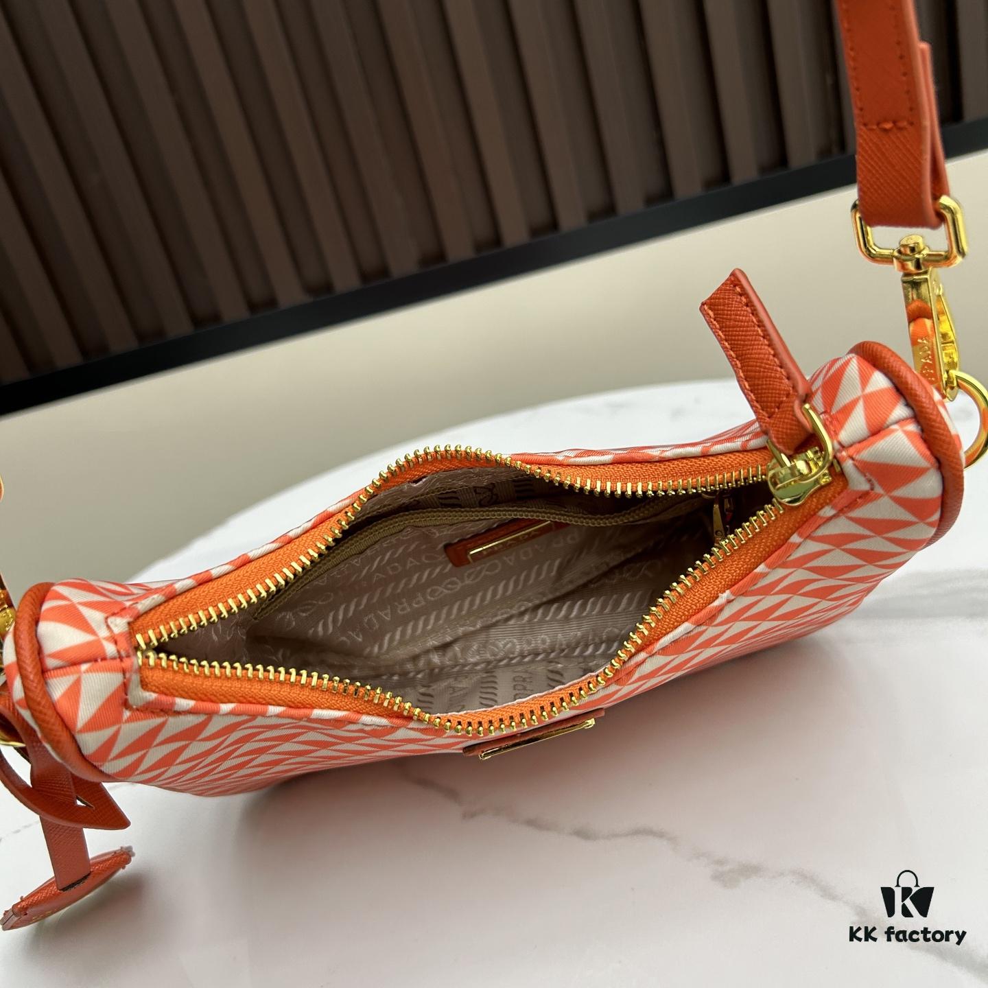 With Box, Prada Hobo Three-in-One Bag Is So Comfortable to Carry!