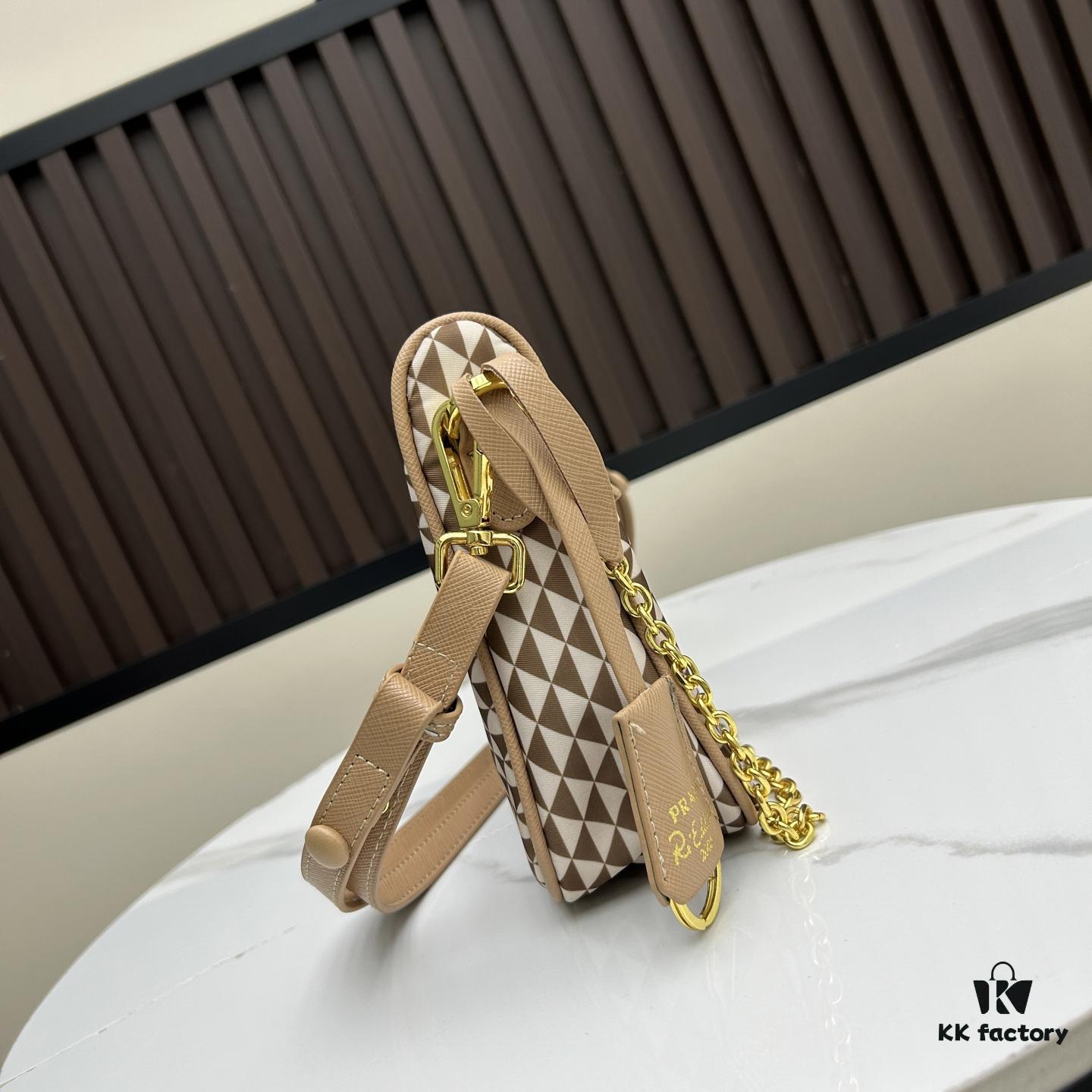 With Box, Prada Hobo Three-in-One Bag Is So Comfortable to Carry!