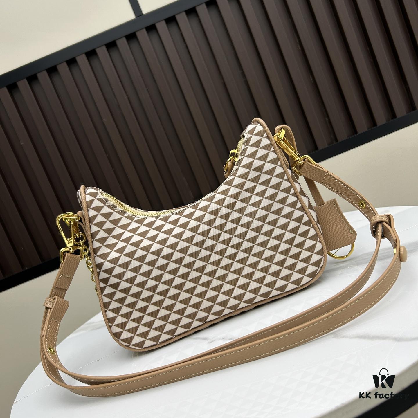 With Box, Prada Hobo Three-in-One Bag Is So Comfortable to Carry!