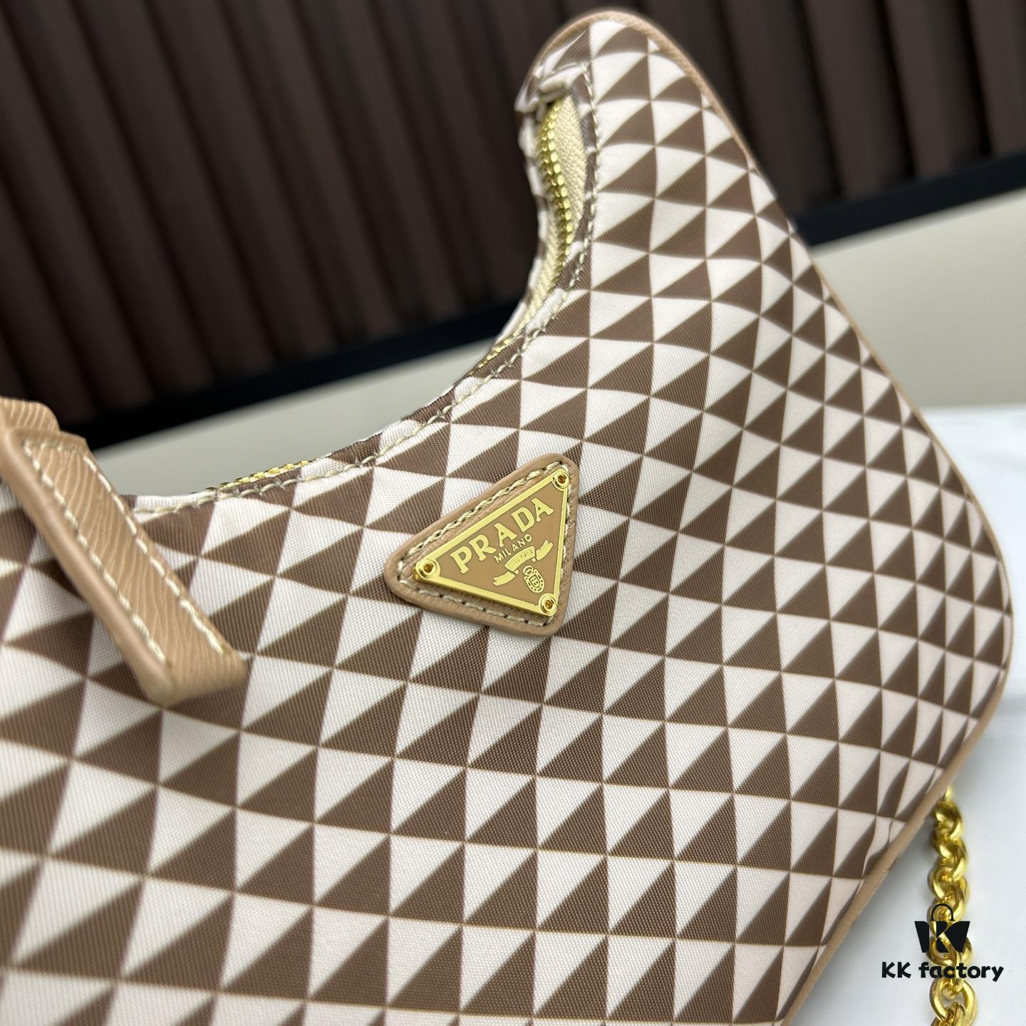 With Box, Prada Hobo Three-in-One Bag Is So Comfortable to Carry!