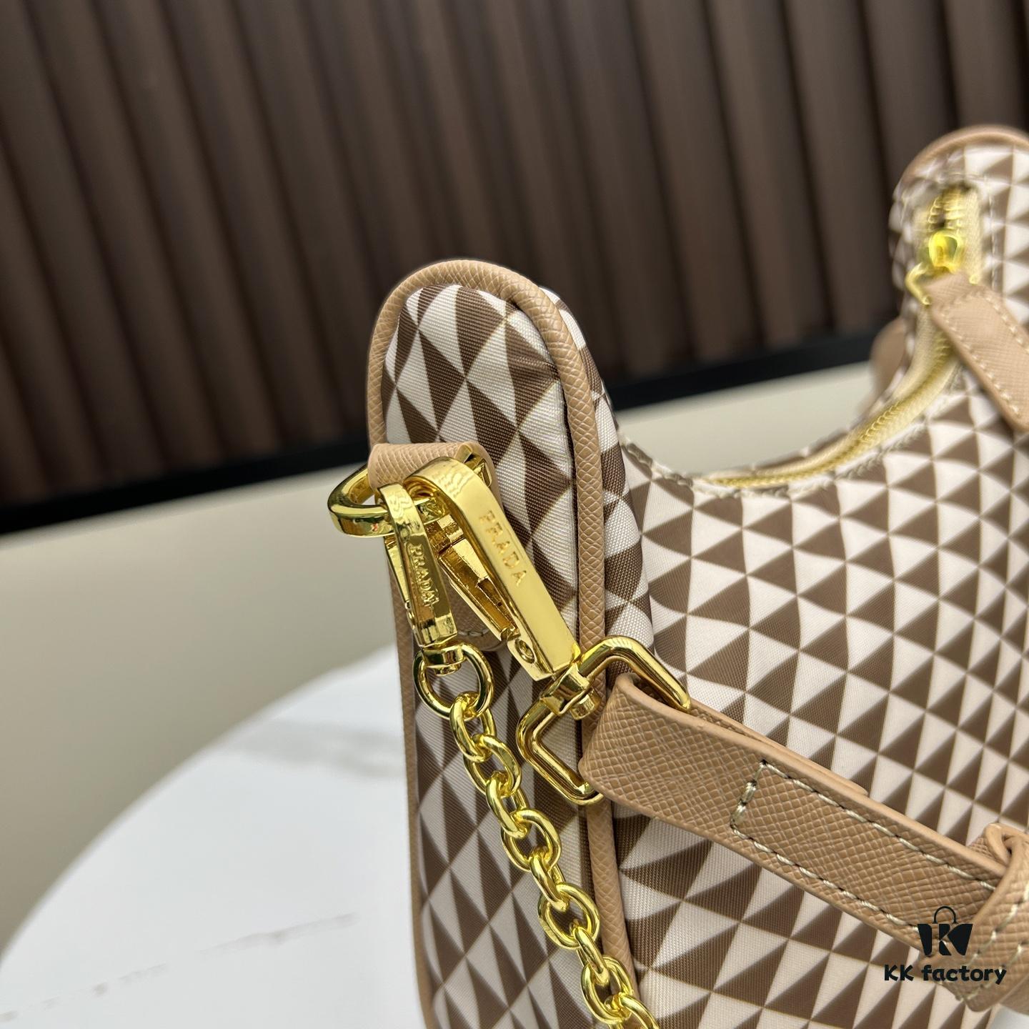 With Box, Prada Hobo Three-in-One Bag Is So Comfortable to Carry!