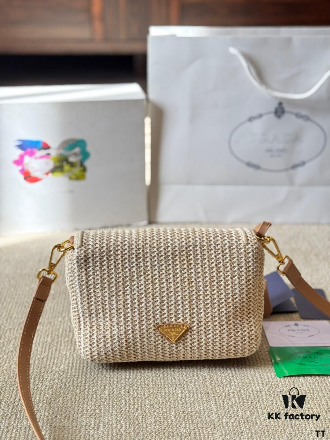 Prada Camera Bag 🔥 Bestseller