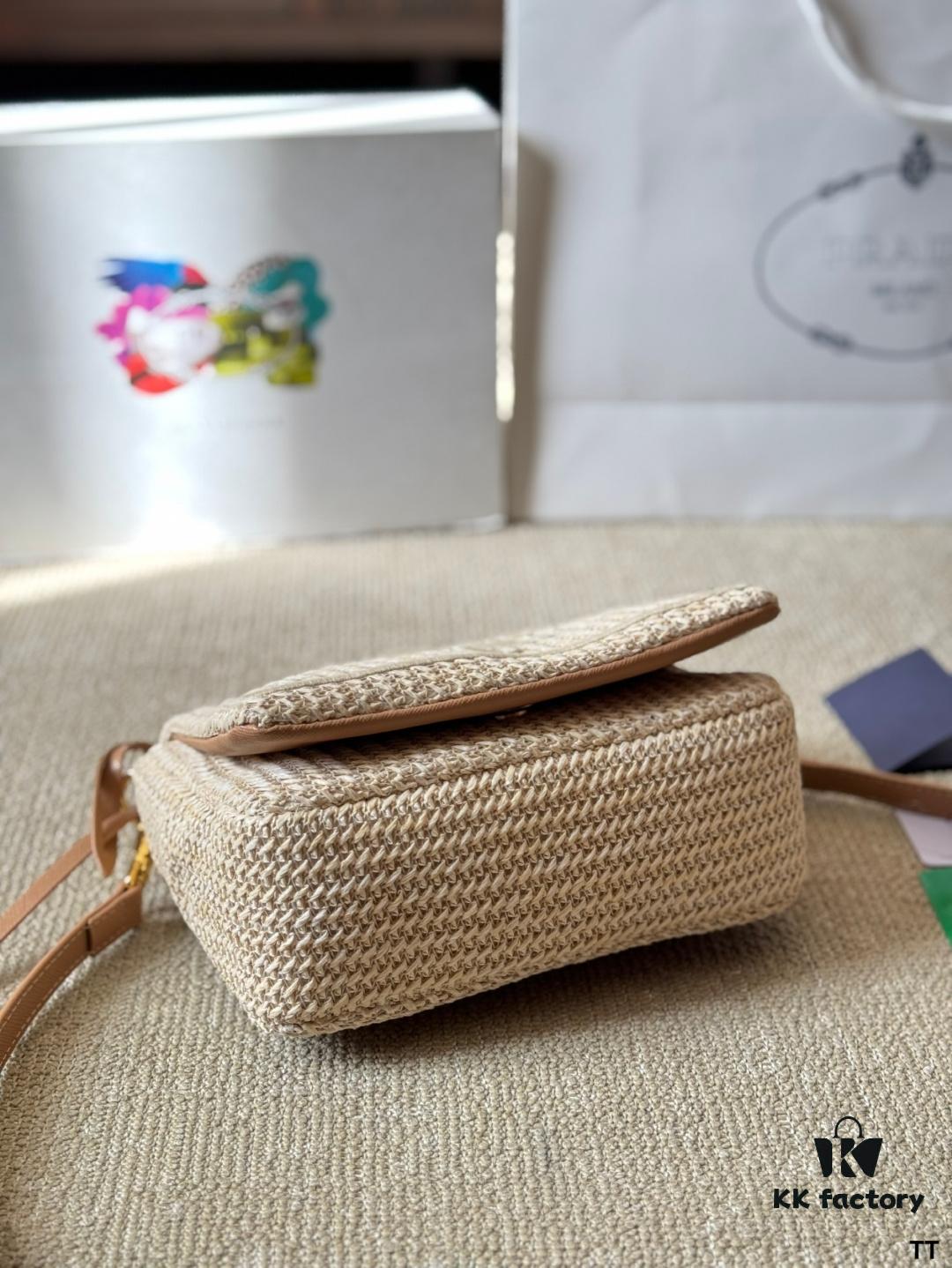 Prada Camera Bag 🔥 Bestseller