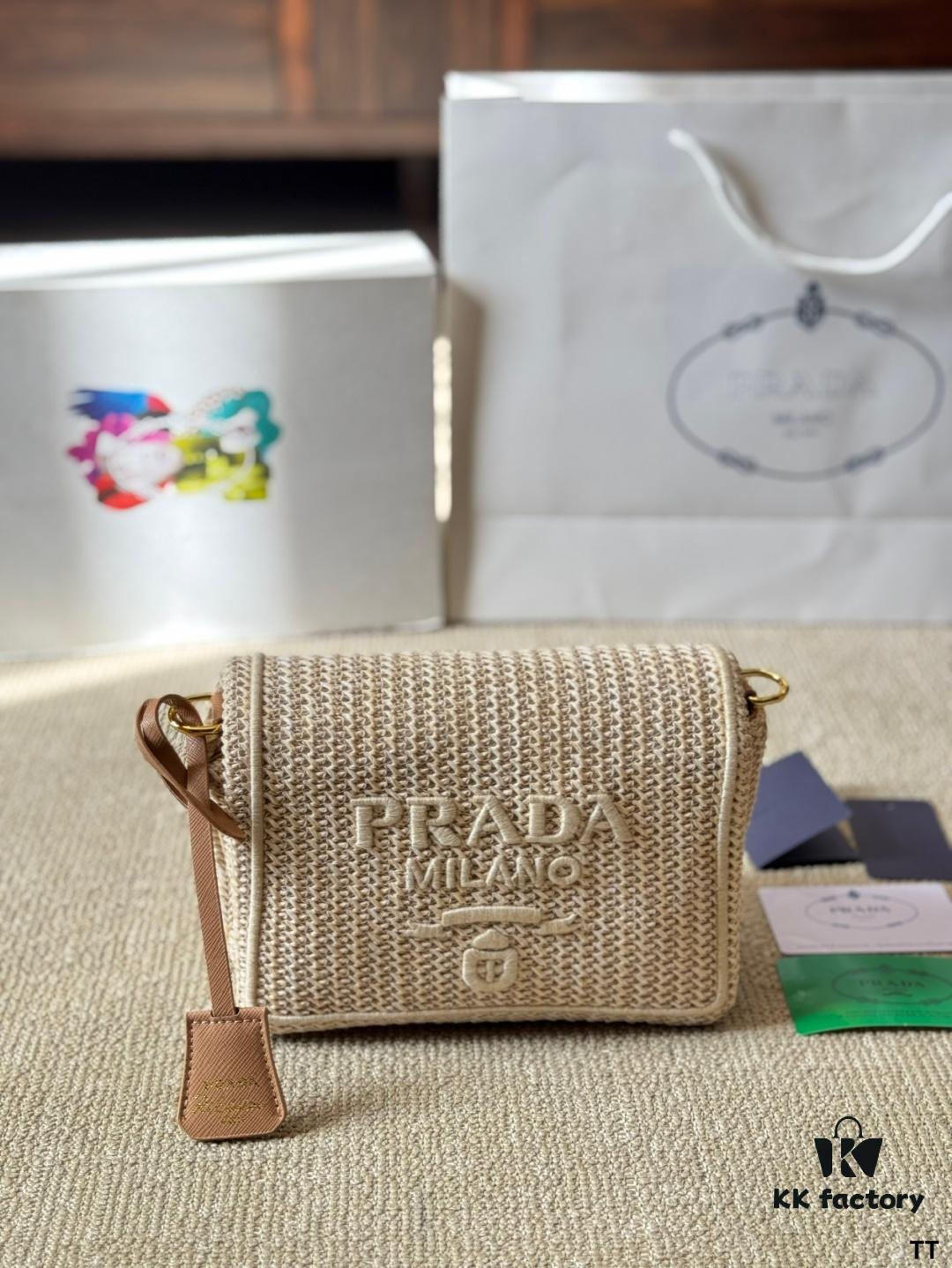 Prada Camera Bag 🔥 Bestseller