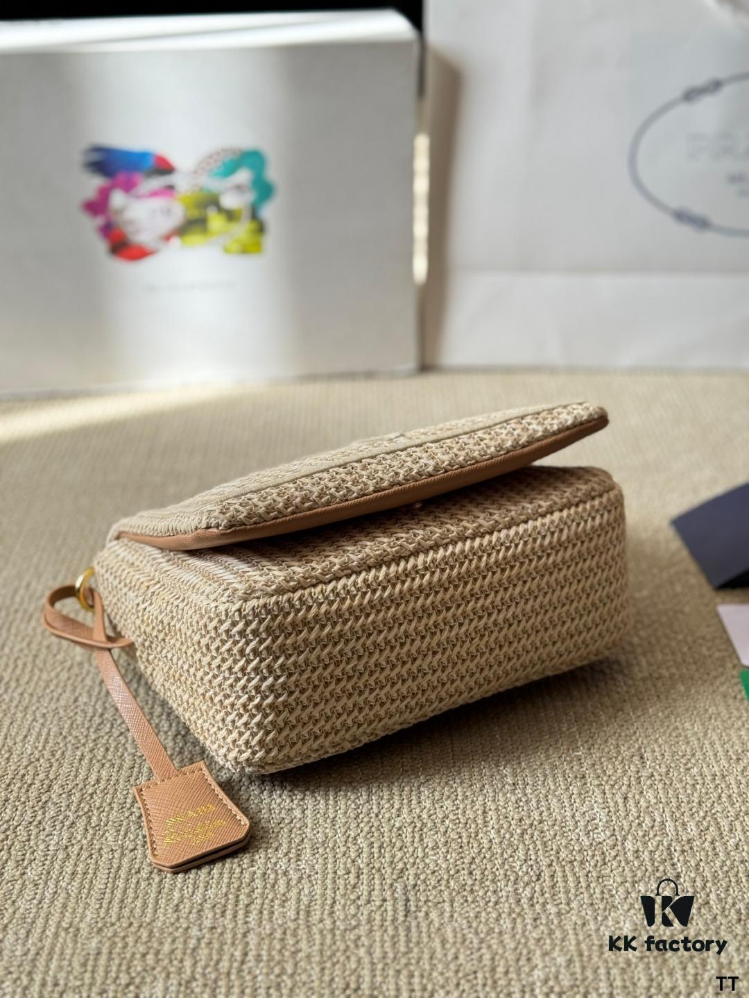 Prada Camera Bag 🔥 Bestseller