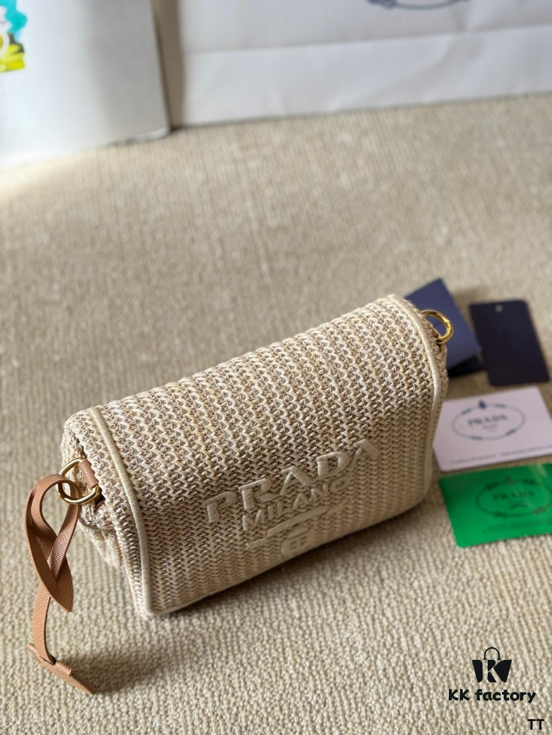 Prada Camera Bag 🔥 Bestseller