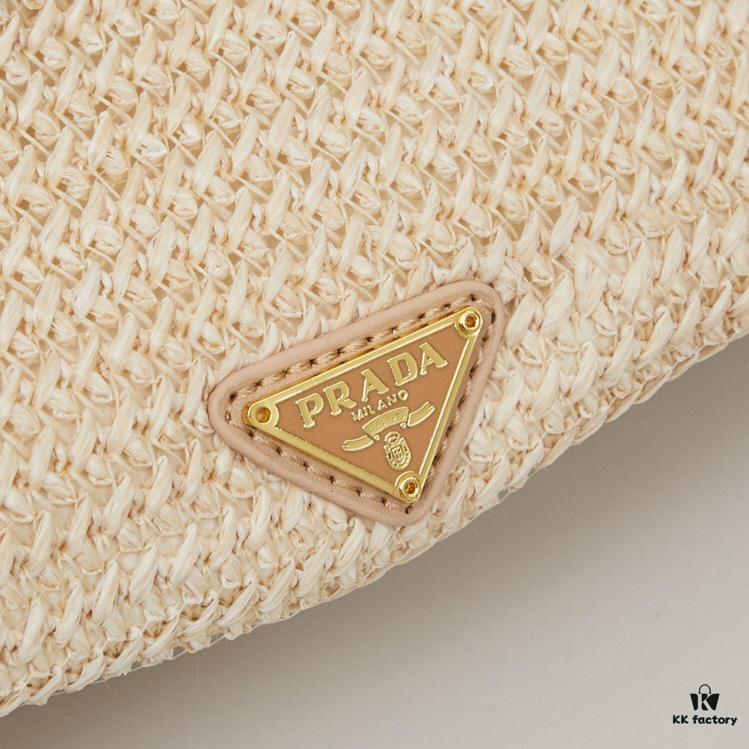 New Arrival🔥👏👏👏 This series is Prada's key style for the entire upcoming season. Crafted with imported raffia straw and highly handcrafted, each bag is meticulously handwoven by skilled artisans 😘😘 Lightweight and spacious, it exudes a fresh summer vibe, perfectly complementing various outfits. Simply perfect—grab yours now! 👏👏 Model: 2386, Size: 33 x 26cm