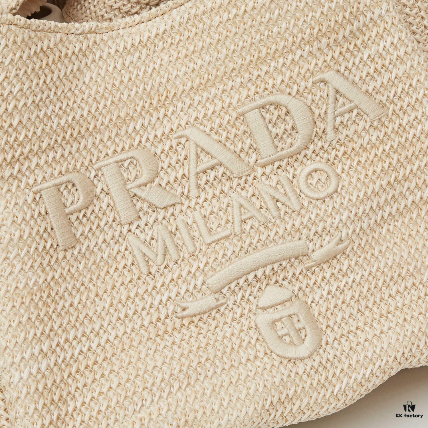 New Arrival🔥👏👏👏 This series is Prada's key style for the entire upcoming season. Crafted with imported raffia straw and highly handcrafted, each bag is meticulously handwoven by skilled artisans 😘😘 Lightweight and spacious, it exudes a fresh summer vibe, perfectly complementing various outfits. Simply perfect—grab yours now! 👏👏 Model: 2386, Size: 33 x 26cm