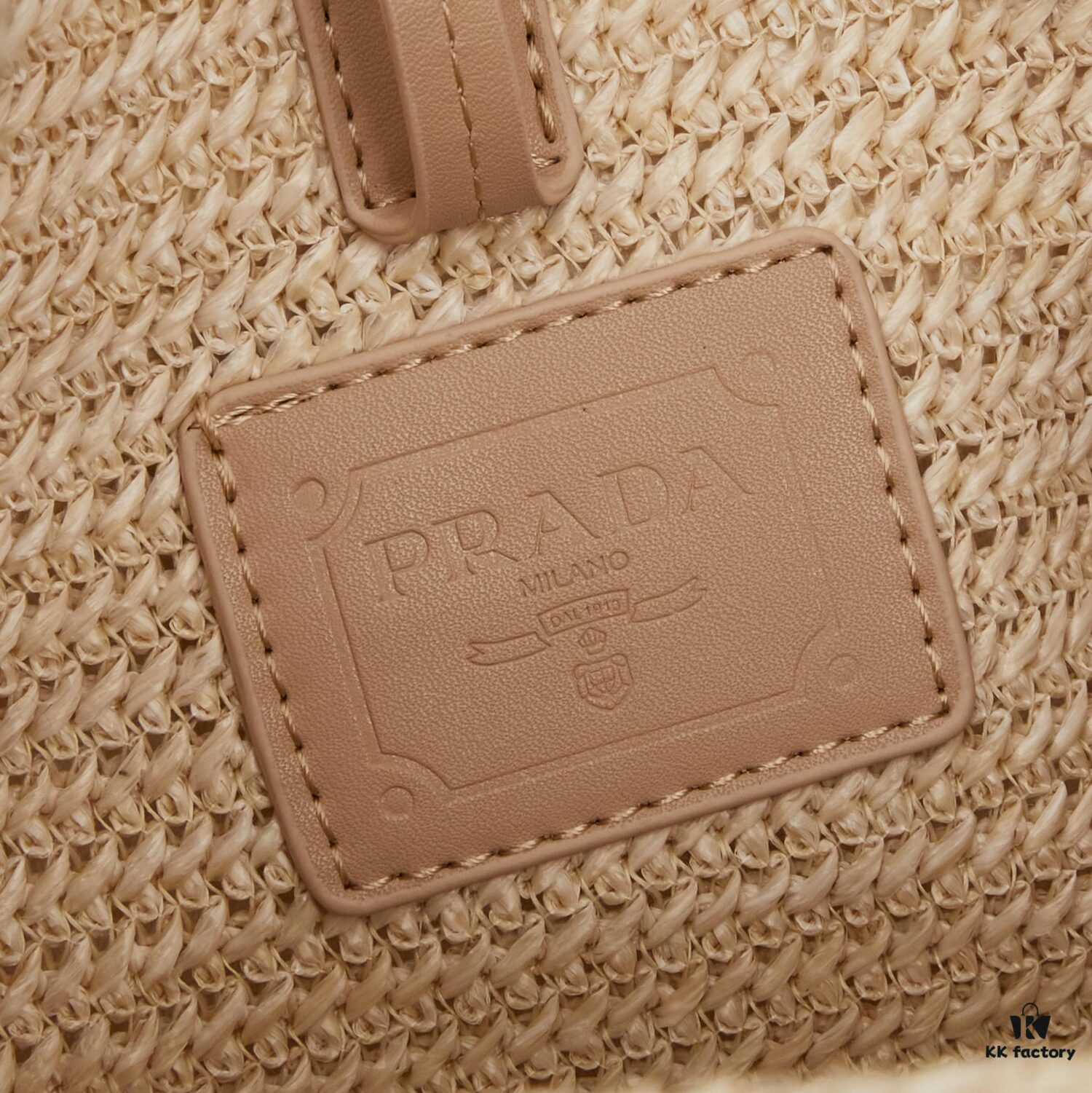 New Arrival🔥👏👏👏 This series is Prada's key style for the entire upcoming season. Crafted with imported raffia straw and highly handcrafted, each bag is meticulously handwoven by skilled artisans 😘😘 Lightweight and spacious, it exudes a fresh summer vibe, perfectly complementing various outfits. Simply perfect—grab yours now! 👏👏 Model: 2386, Size: 33 x 26cm