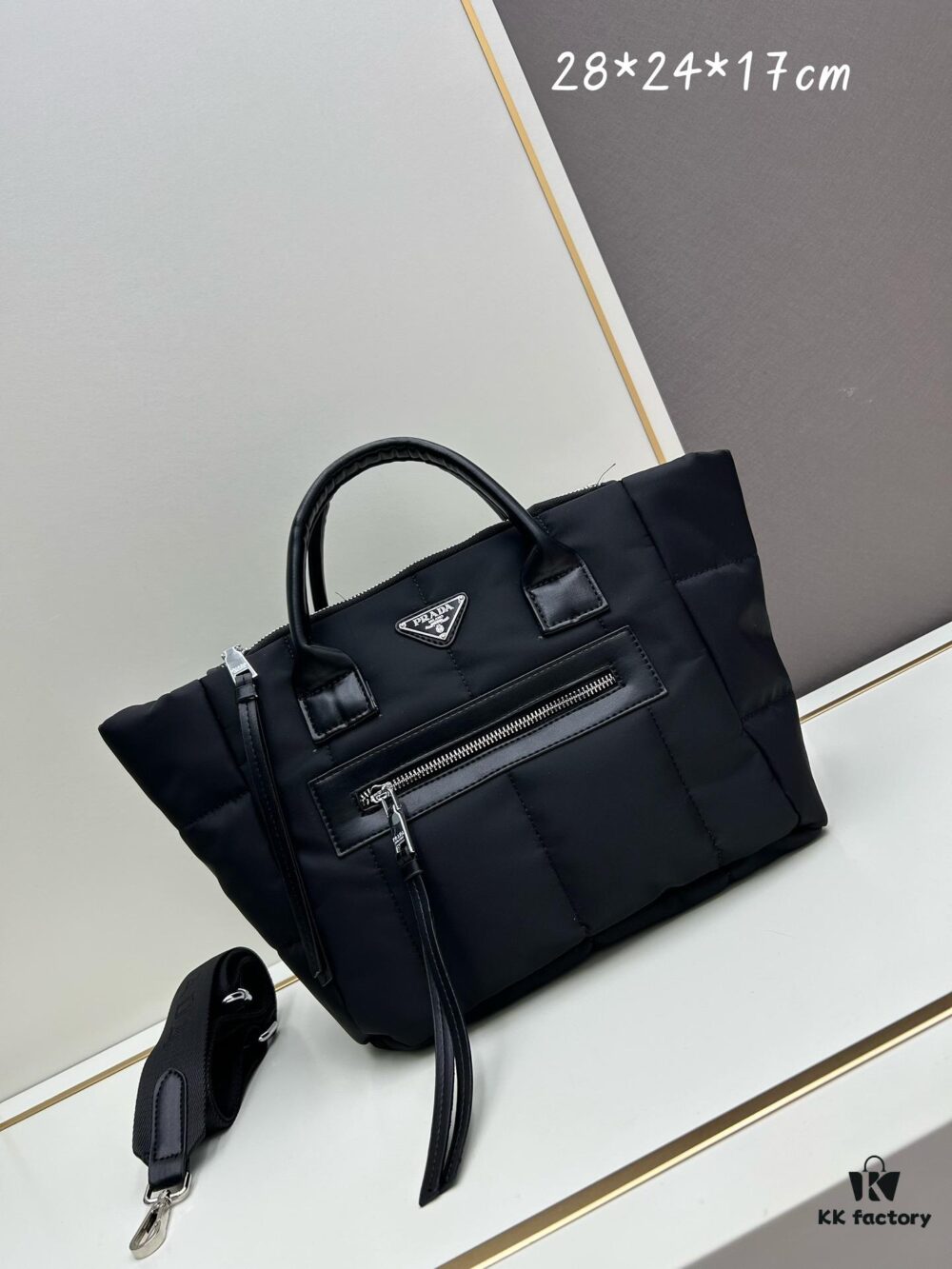 New arrival size: opening 44 x bottom 28 x height 24 x 17, model 2347, stocking up on a PRADA down bag for winter