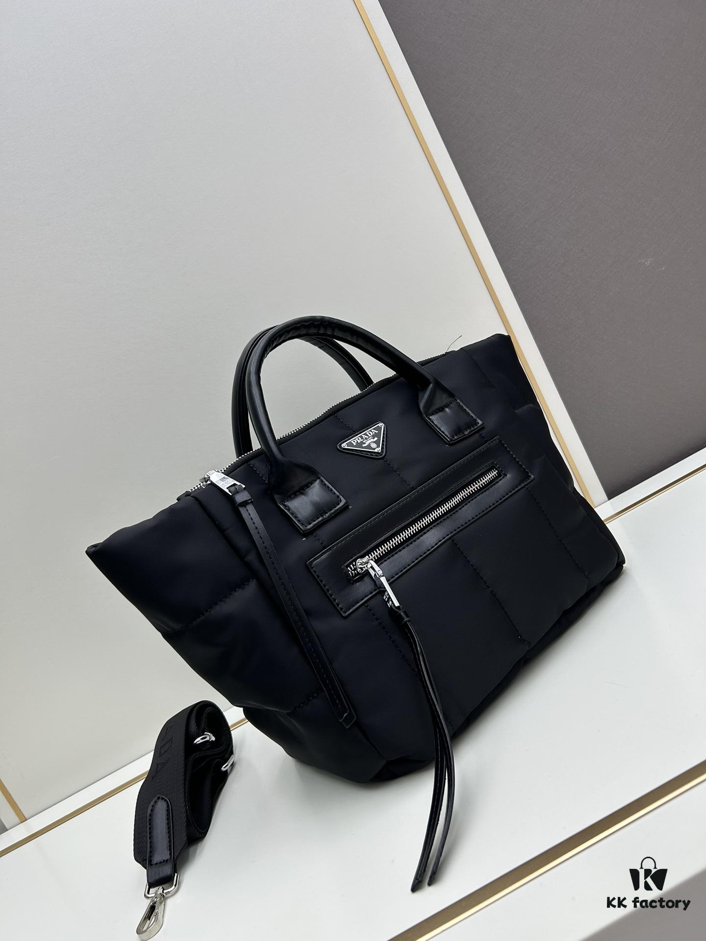 New arrival size: opening 44 x bottom 28 x height 24 x 17, model 2347, stocking up on a PRADA down bag for winter