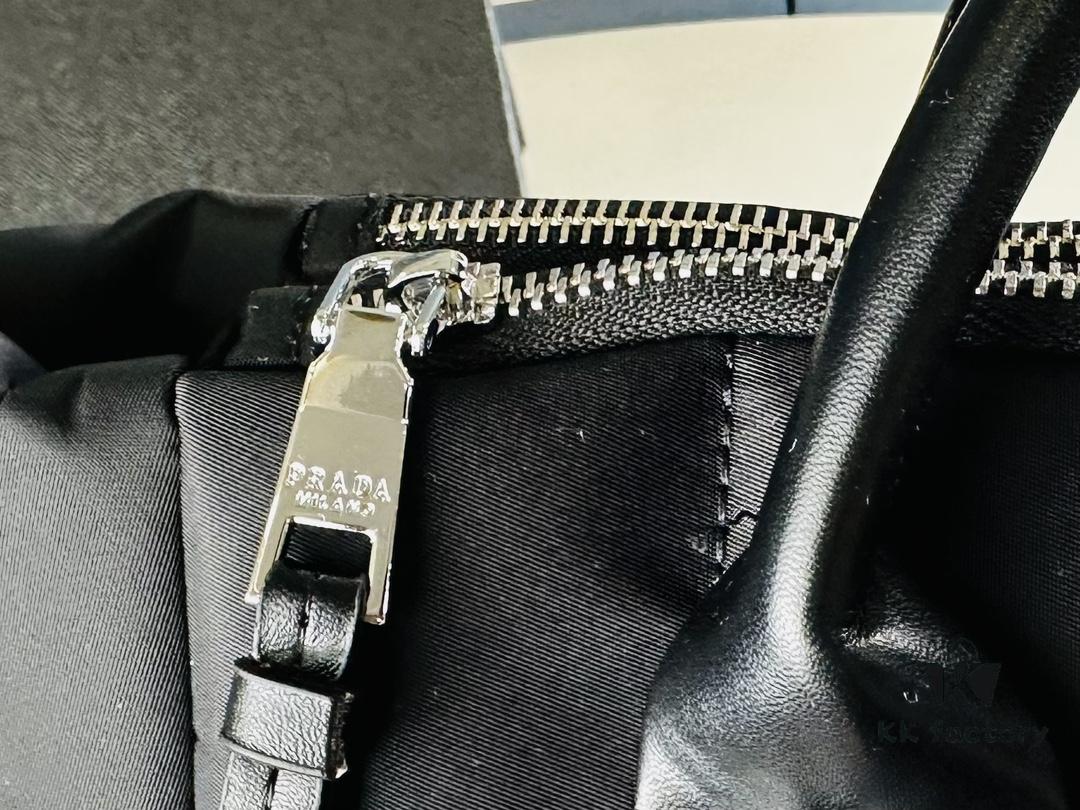 New Size: 44 cm at the opening, 28 cm at the base, height 24 cm, width 17 cm, Model 2347, Stockpiling PRADA Down Bag for Winter