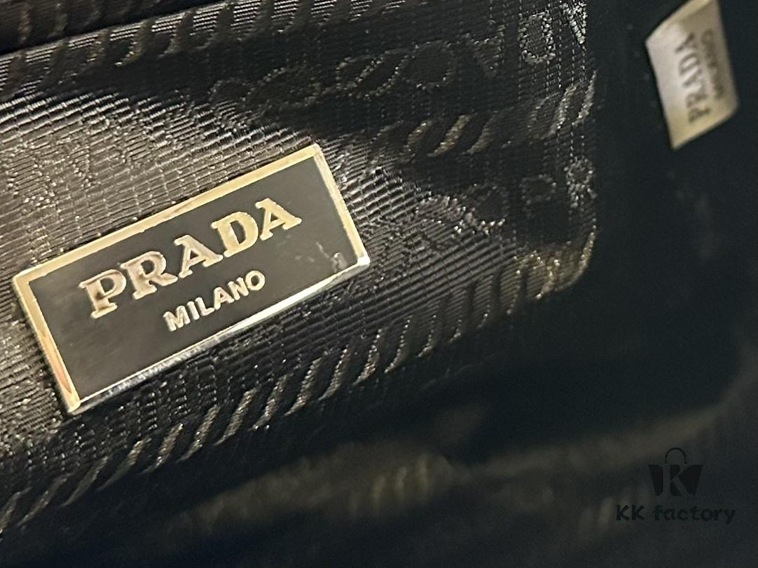 New Size: 44 cm at the opening, 28 cm at the base, height 24 cm, width 17 cm, Model 2347, Stockpiling PRADA Down Bag for Winter