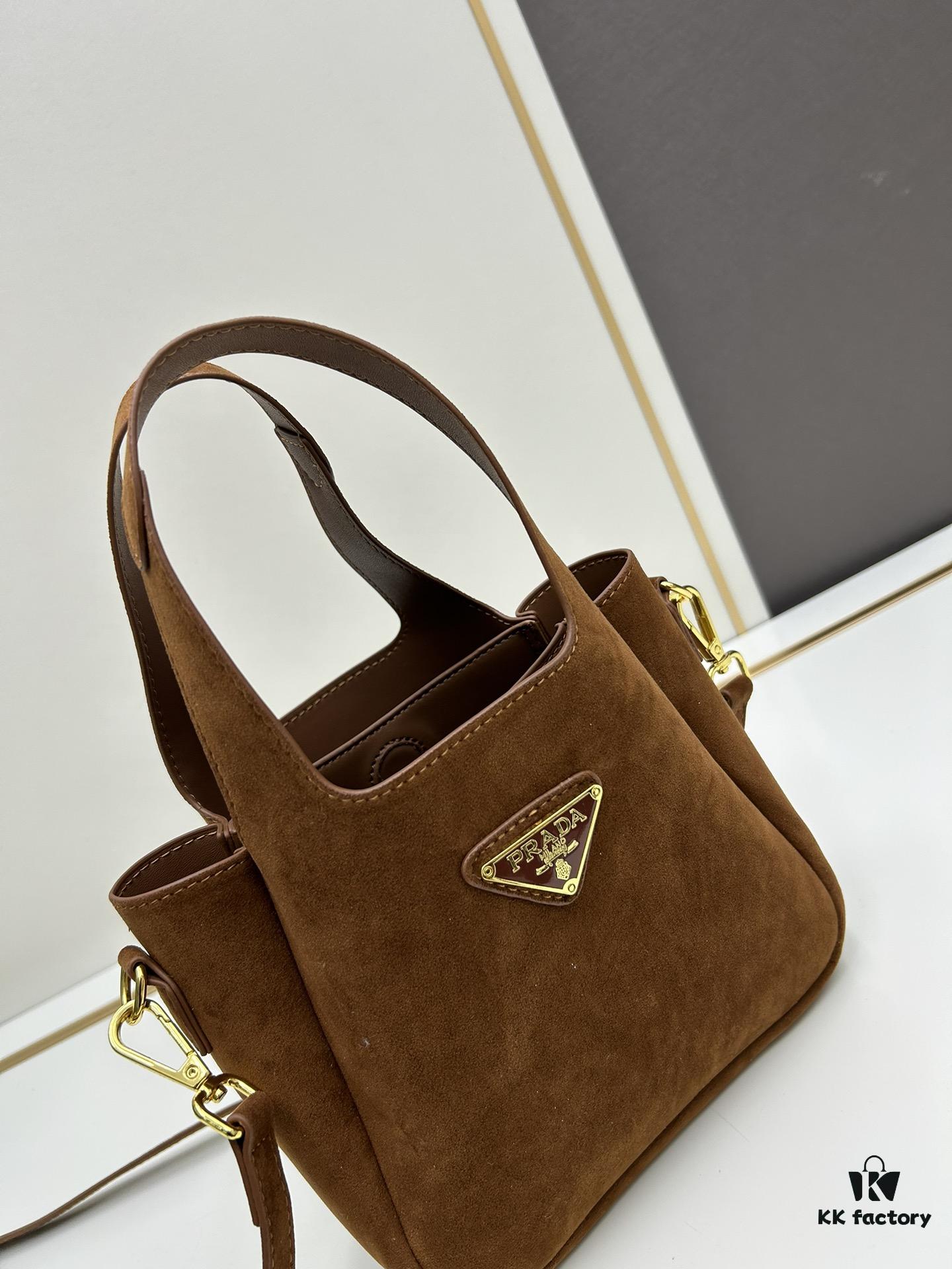 Small Matte Leather Tote Bag with Box @Charlene Choi Sa WITH PRADA