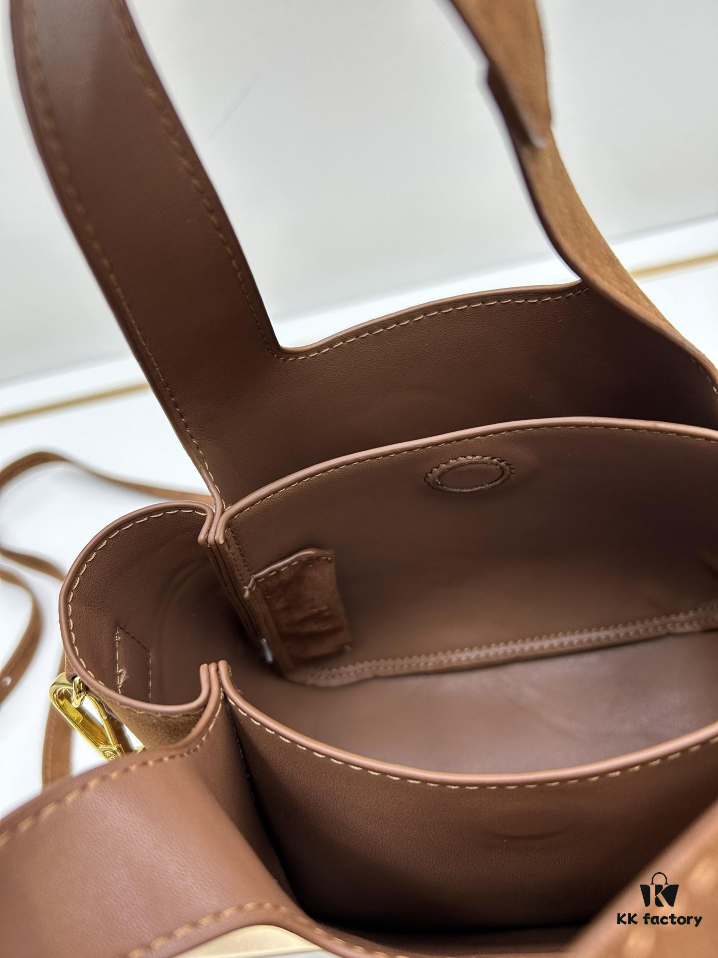 Small Matte Leather Tote Bag with Box @Charlene Choi Sa WITH PRADA