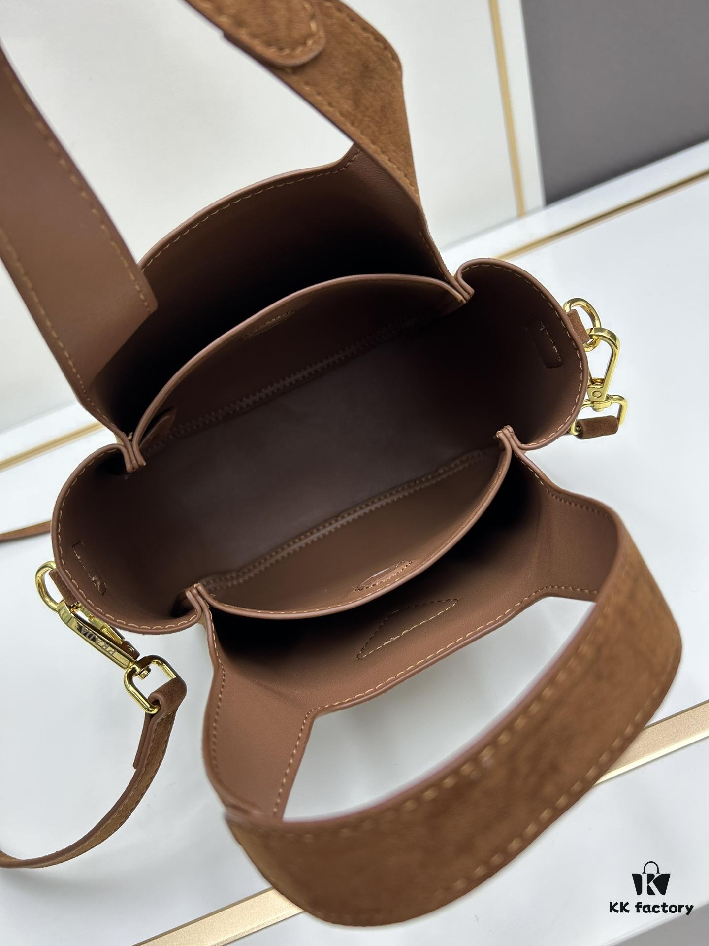 Small Matte Leather Tote Bag with Box @Charlene Choi Sa WITH PRADA