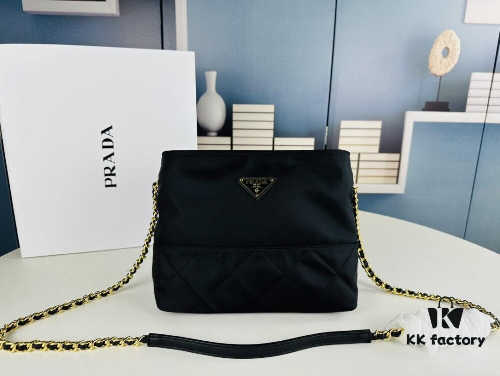 Box Set, Same as Zhu Zhu's Prada Parachute Bag, Perfect for Commuting