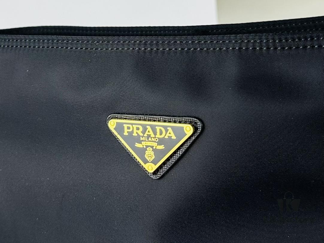 Box Set, Same as Zhu Zhu's Prada Parachute Bag, Perfect for Commuting