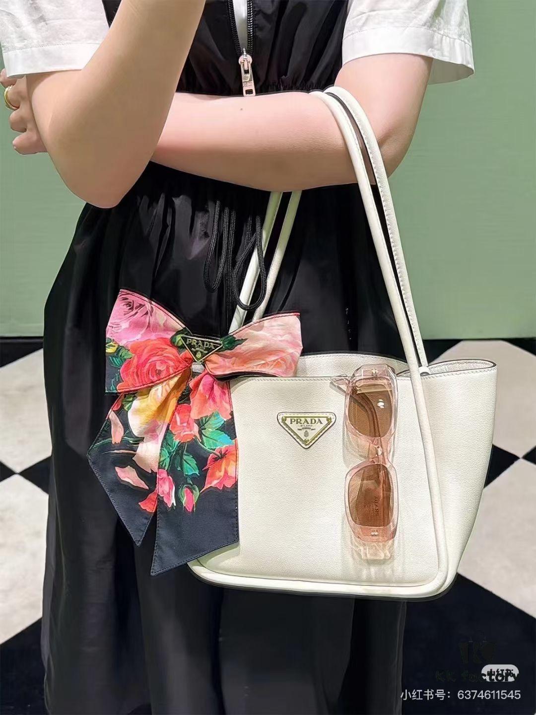 Prada Mini Tote with Box, 24 New Arrival! Known as the 'Little Vegetable Basket', Made of Cow Leather with Triangle Logo, Exceptionally Minimalist and Versatile