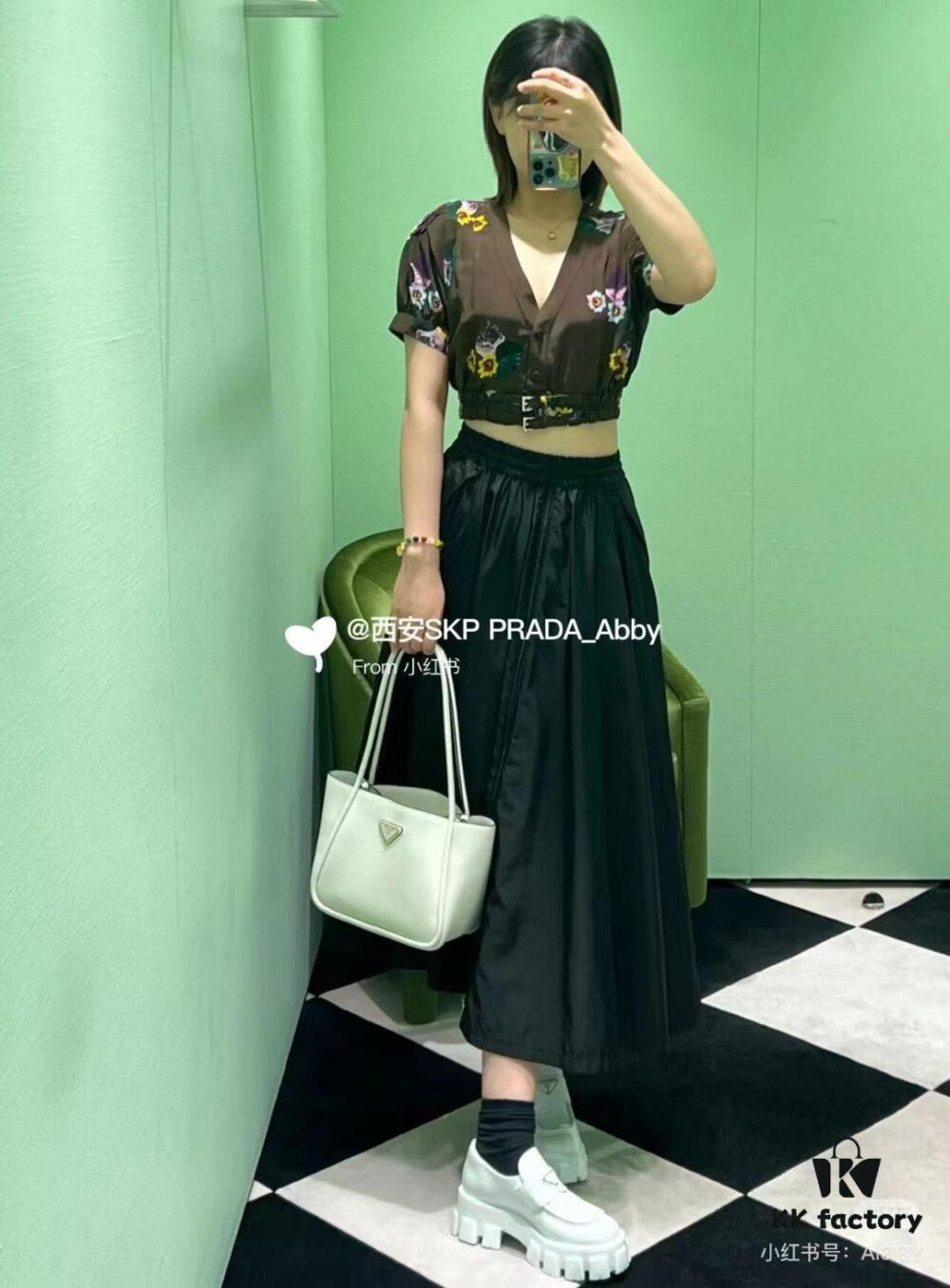 Prada Mini Tote with Box, 24 New Arrival! Known as the 'Little Vegetable Basket', Made of Cow Leather with Triangle Logo, Exceptionally Minimalist and Versatile