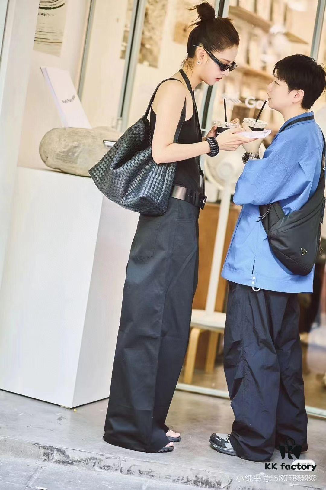 PRADA! 100% Authentic! Latest Model Chest Bag, Shoulder Bag! Imported parachute waterproof fabric, genuine Lamborghini zipper, pure brushed metal hardware, two front zippered pockets, lined with imported velvet filling for a soft, elastic touch that's neither stiff nor rigid — absolutely amazing!