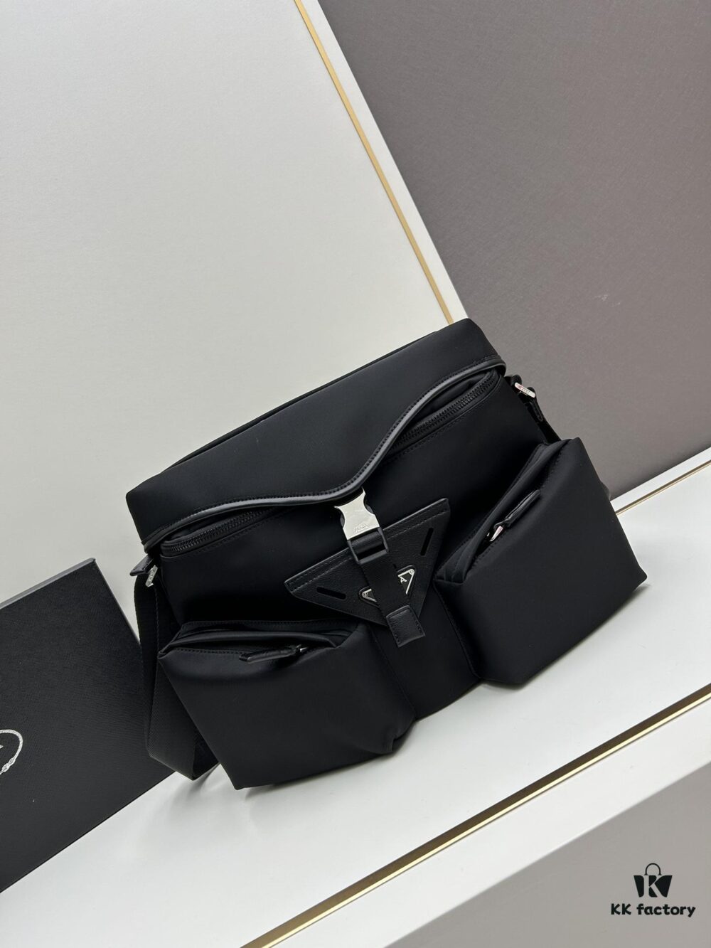 Prada 24SS Inner Liner with Box – A Must-Have for Stylish Men and Women