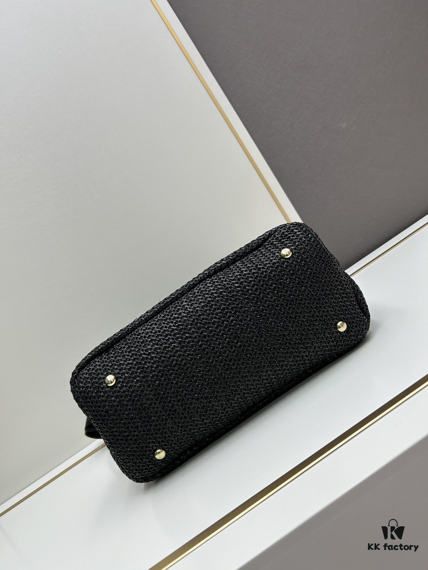 Prada Beautiful Wicker Basket Bag – A Stylish Summer Essential with Straw and Leather Design