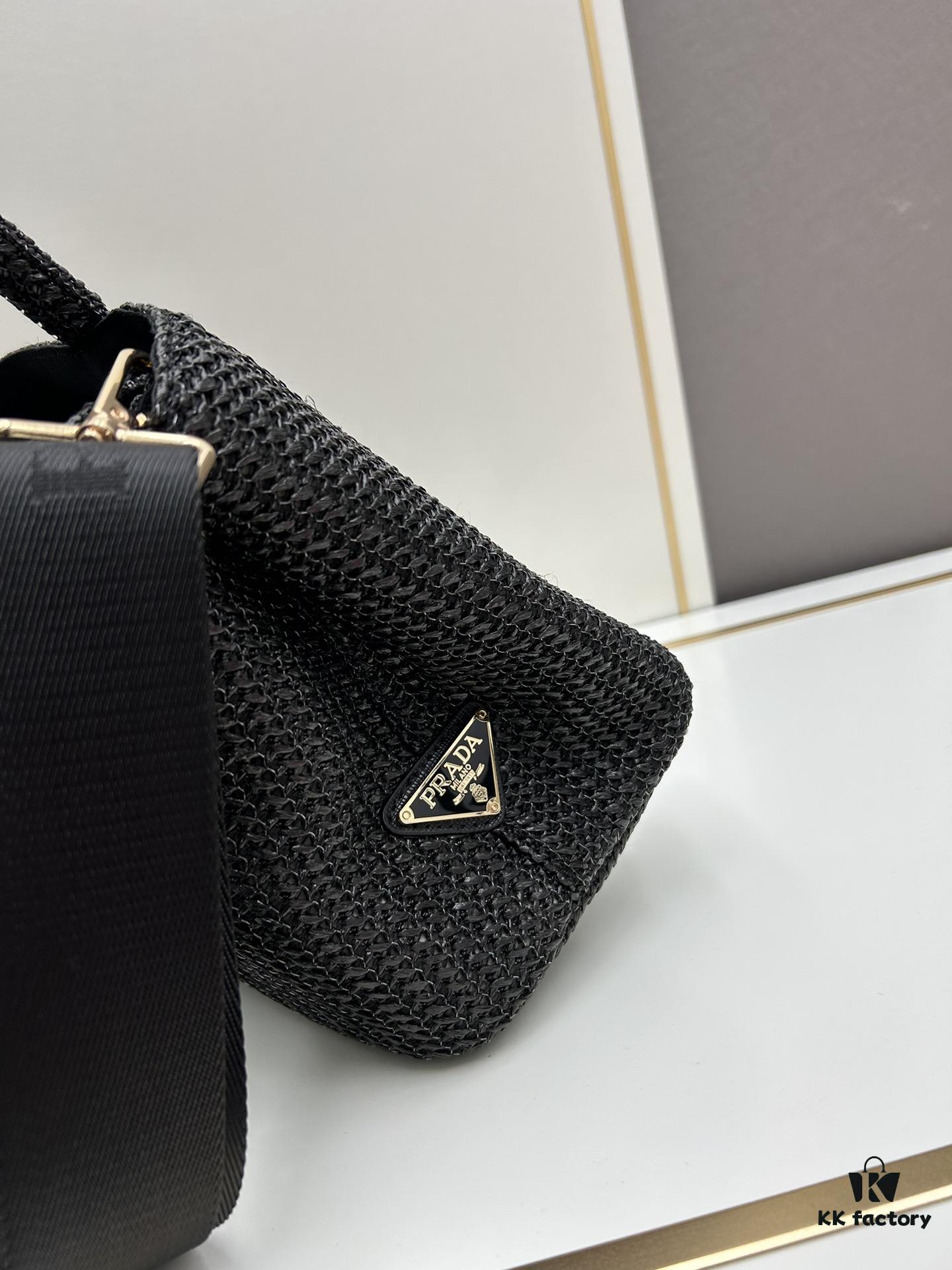 Prada Beautiful Wicker Basket Bag – A Stylish Summer Essential with Straw and Leather Design