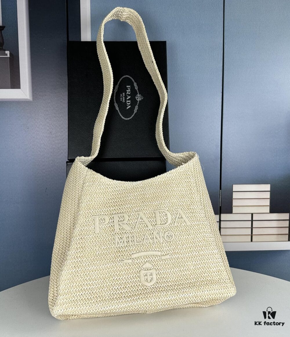 New Arrival🔥👏👏👏 This series is Prada's key style for the upcoming season. Crafted with imported raffia, this design features intricate hand-weaving techniques by skilled artisans 😘😘 Lightweight and spacious, it exudes a fresh summer vibe and pairs beautifully with various outfits—absolutely perfect! Grab yours now 👏👏 Model: 2386, Dimensions: 33 x 26 cm