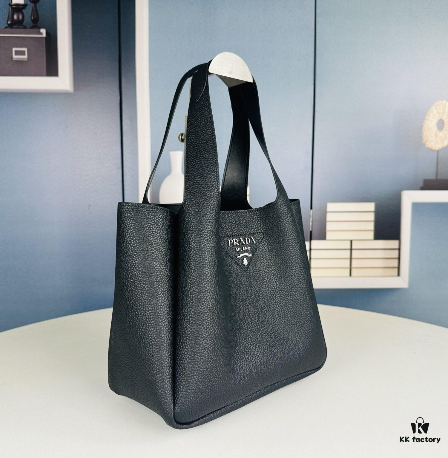 Large Leather Tote Bag with Box @Charlene Choi Sa WITH PRADA