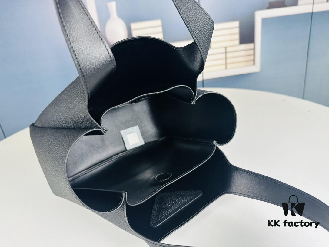 Large Leather Tote Bag with Box @Charlene Choi Sa WITH PRADA