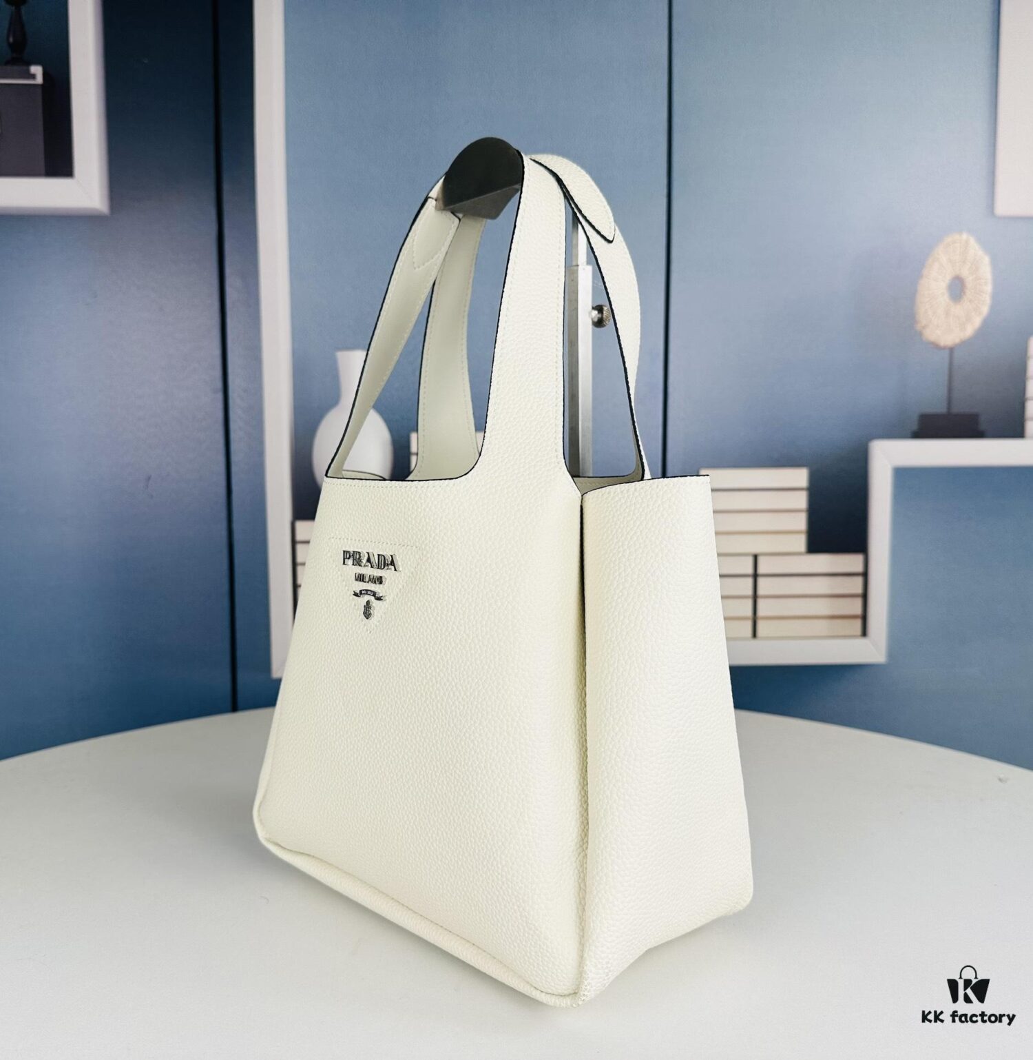 Large Leather Tote Bag with Box @Charlene Choi Sa WITH PRADA