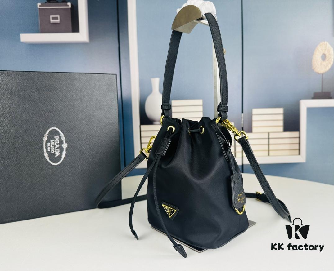 Adorable Prada Mini Bucket Bag with Box, Size: Base Length 16 x Opening Length 23 x Height 18 x Thickness 10, Model No. 067