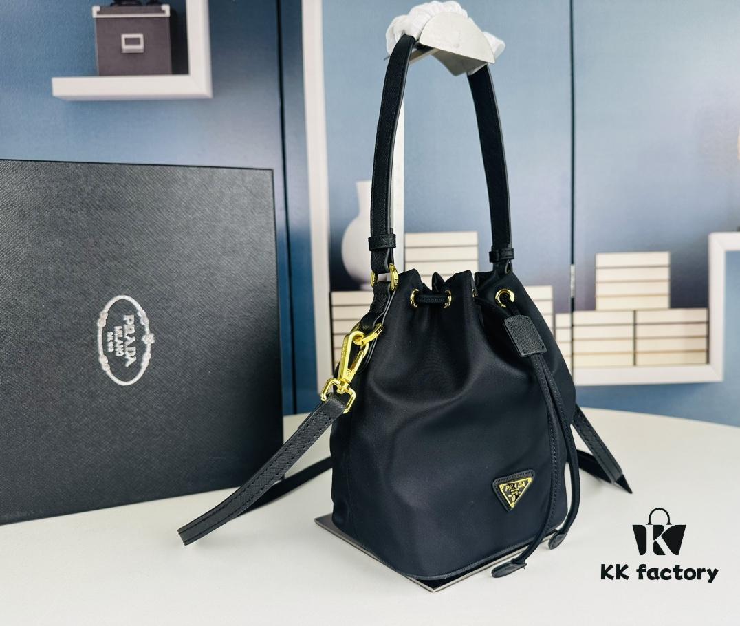 Adorable Prada Mini Bucket Bag with Box, Size: Base Length 16 x Opening Length 23 x Height 18 x Thickness 10, Model No. 067