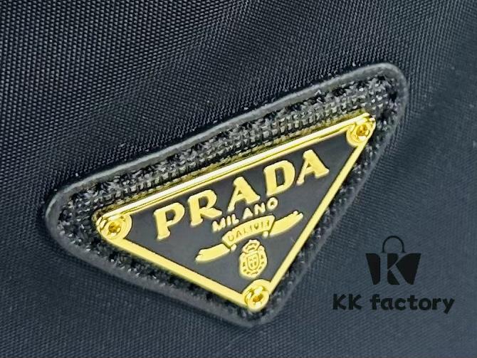 Adorable Prada Mini Bucket Bag with Box, Size: Base Length 16 x Opening Length 23 x Height 18 x Thickness 10, Model No. 067