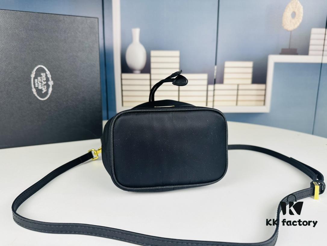 Adorable Prada Mini Bucket Bag with Box, Size: Base Length 16 x Opening Length 23 x Height 18 x Thickness 10, Model No. 067