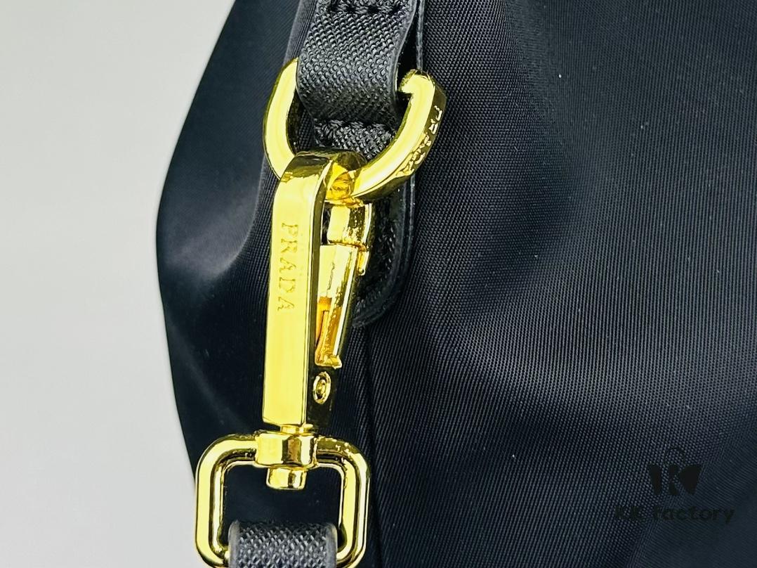 Adorable Prada Mini Bucket Bag with Box, Size: Base Length 16 x Opening Length 23 x Height 18 x Thickness 10, Model No. 067