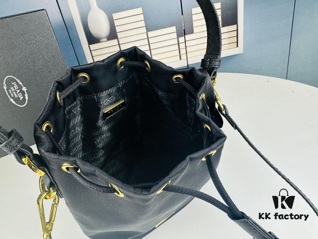 Adorable Prada Mini Bucket Bag with Box, Size: Base Length 16 x Opening Length 23 x Height 18 x Thickness 10, Model No. 067